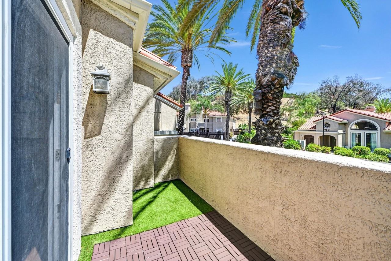 100 Sea Cliff Way #106 - Photo 3 of 40