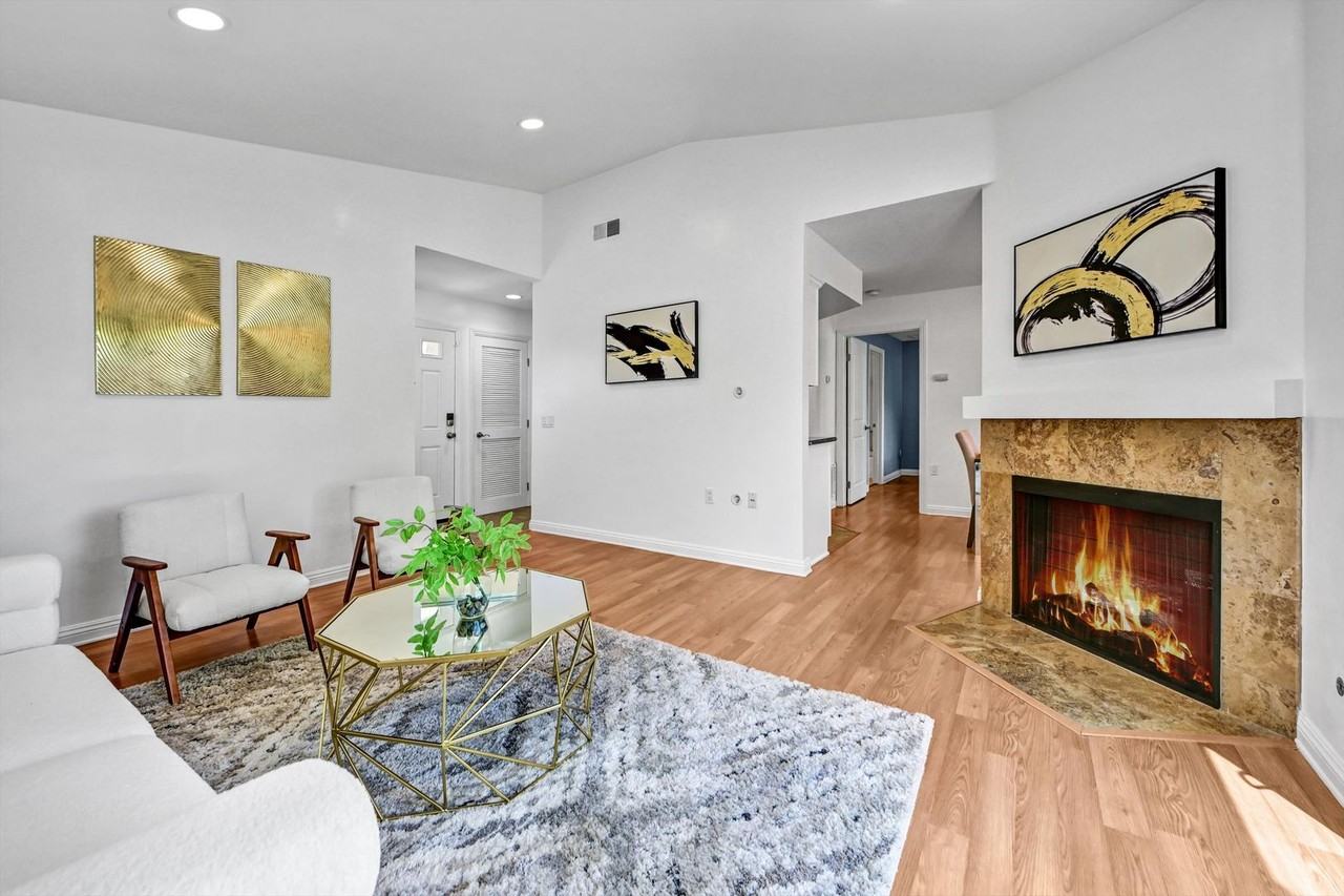 100 Sea Cliff Way #106 - Photo 4 of 40