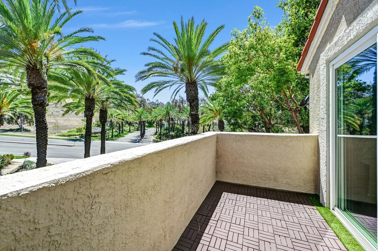 100 Sea Cliff Way #106 - Photo 5 of 40
