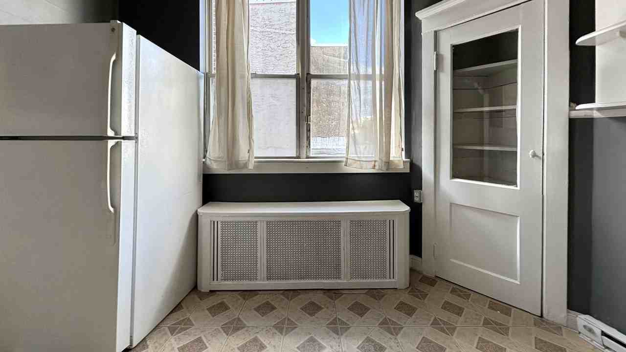 1911 Mckean St - Photo 2 of 10