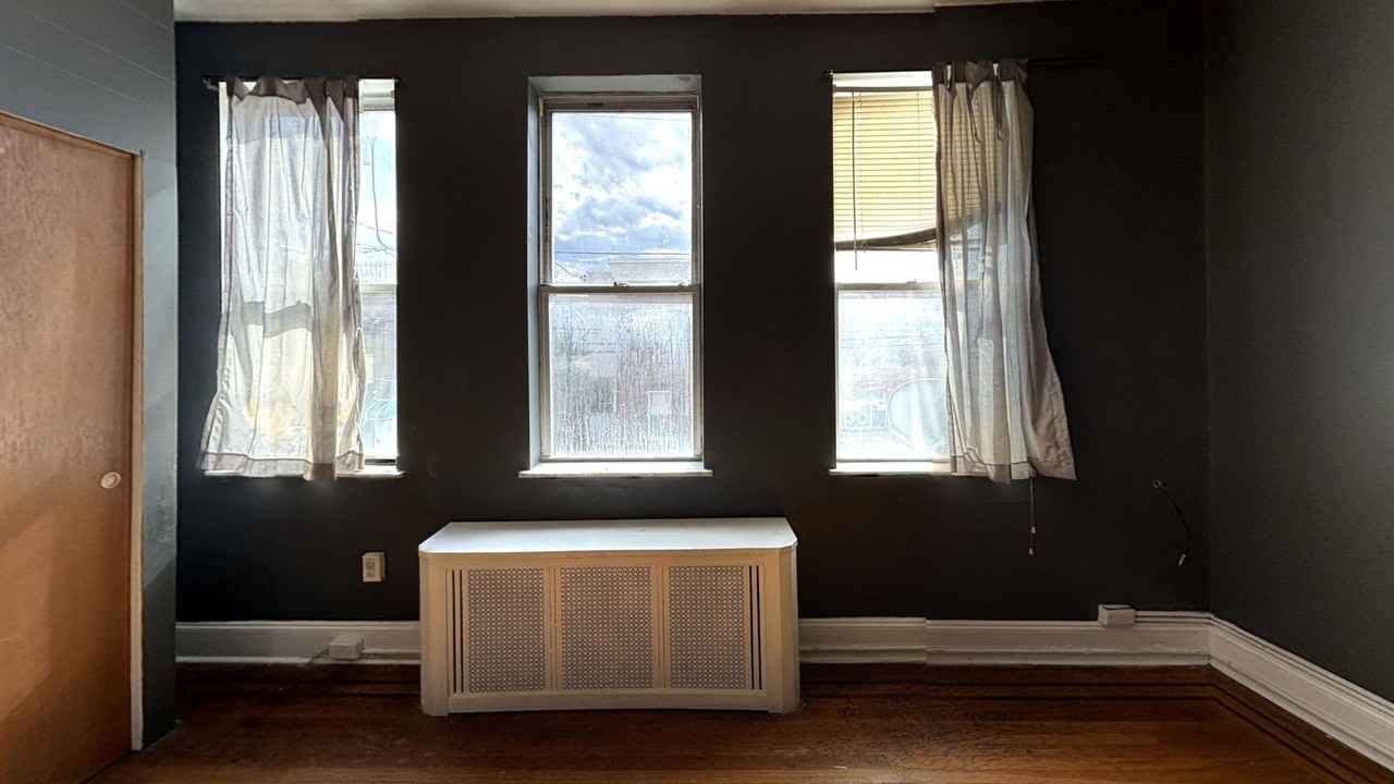 1911 Mckean St - Photo 5 of 10