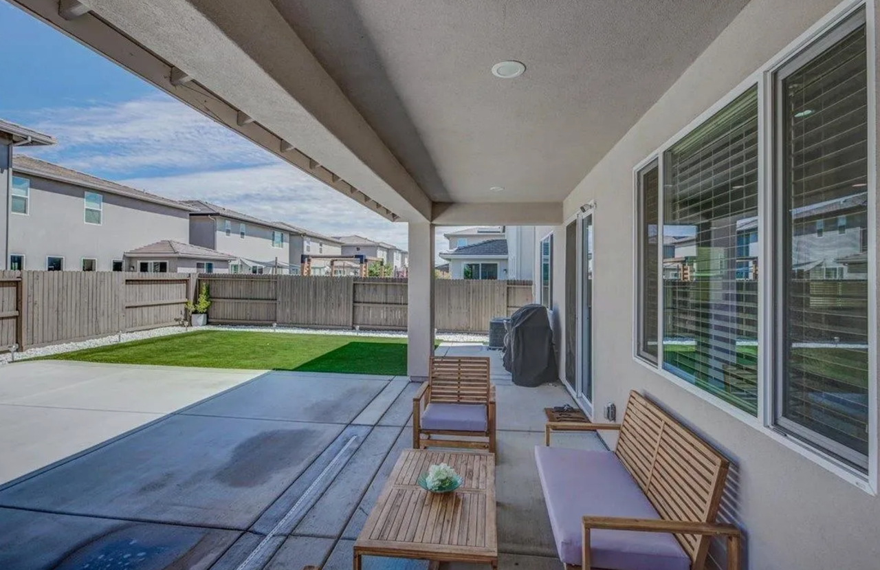 1671 Golden Cypress Way - Photo 4 of 17