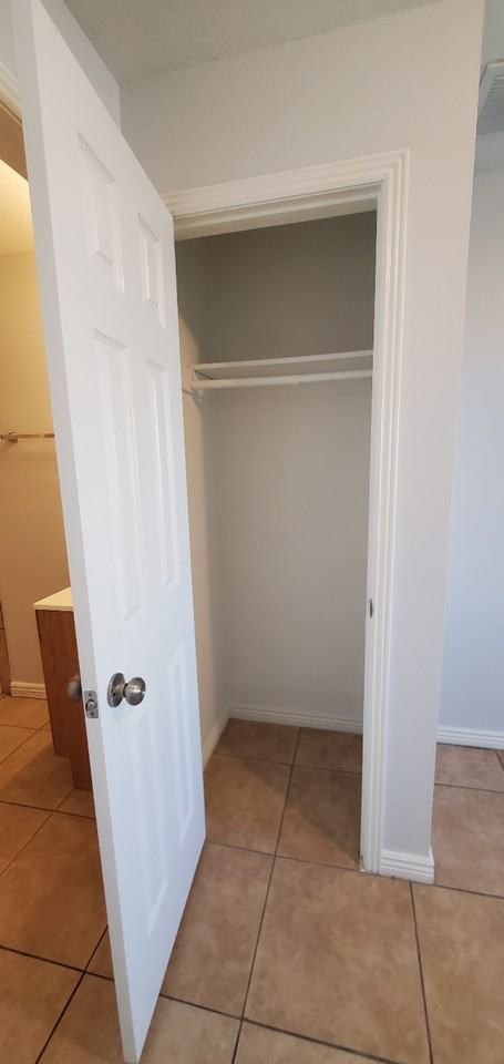 5295 S 1760 W #B - Photo 3 of 16