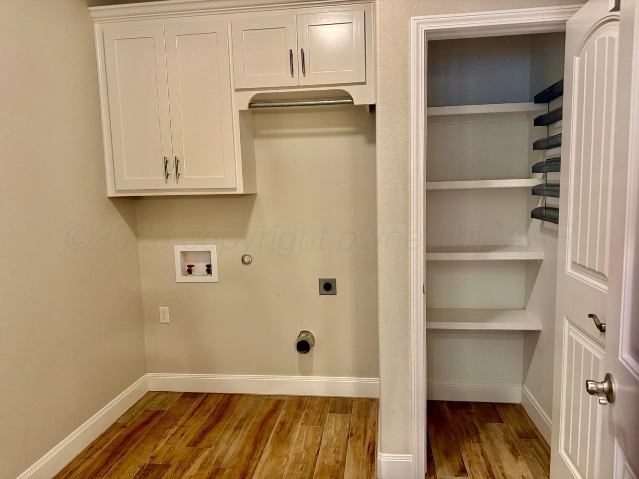 9407 Staten Island St - Photo 4 of 15