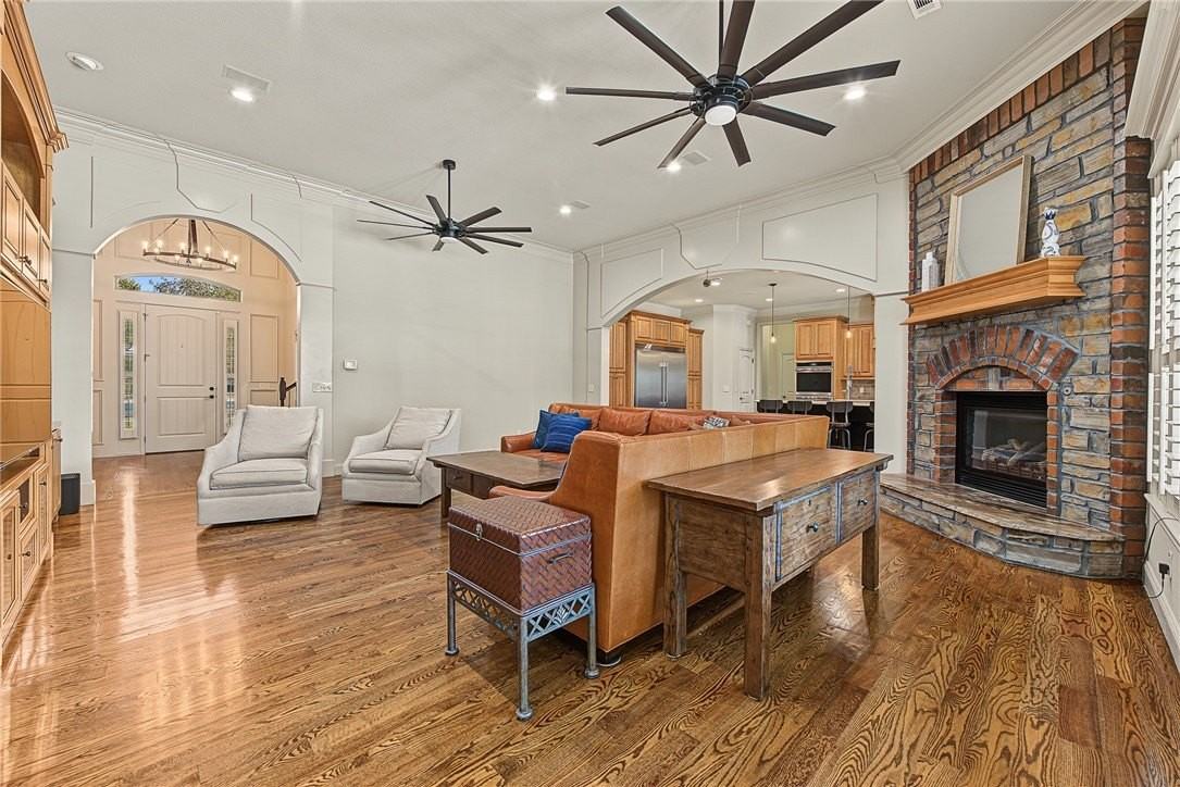 6482 Wells Cir - Photo 4 of 49