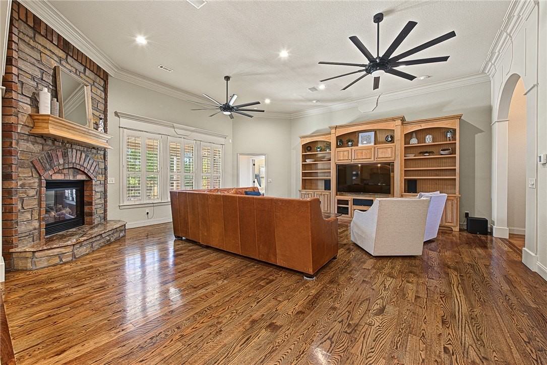 6482 Wells Cir - Photo 5 of 49