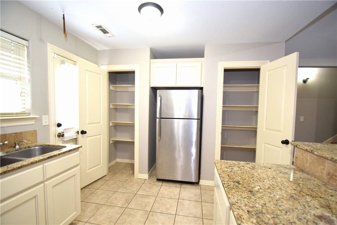 212 Copper Oaks Dr - Photo 5 of 17