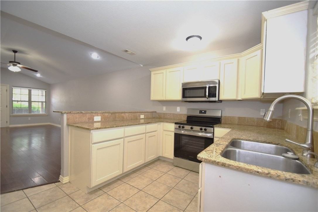 212 Copper Oaks Dr - Photo 6 of 17
