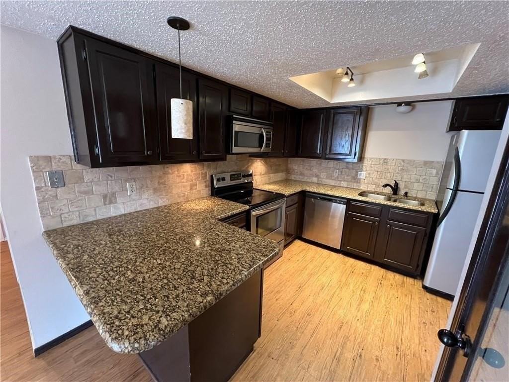 322 S 11th Pl - Photo 2 of 15