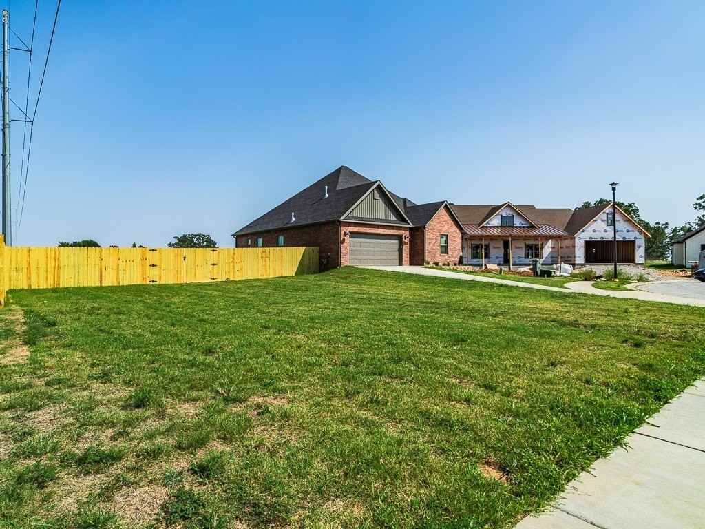 850 Ann Pl - Photo 3 of 37