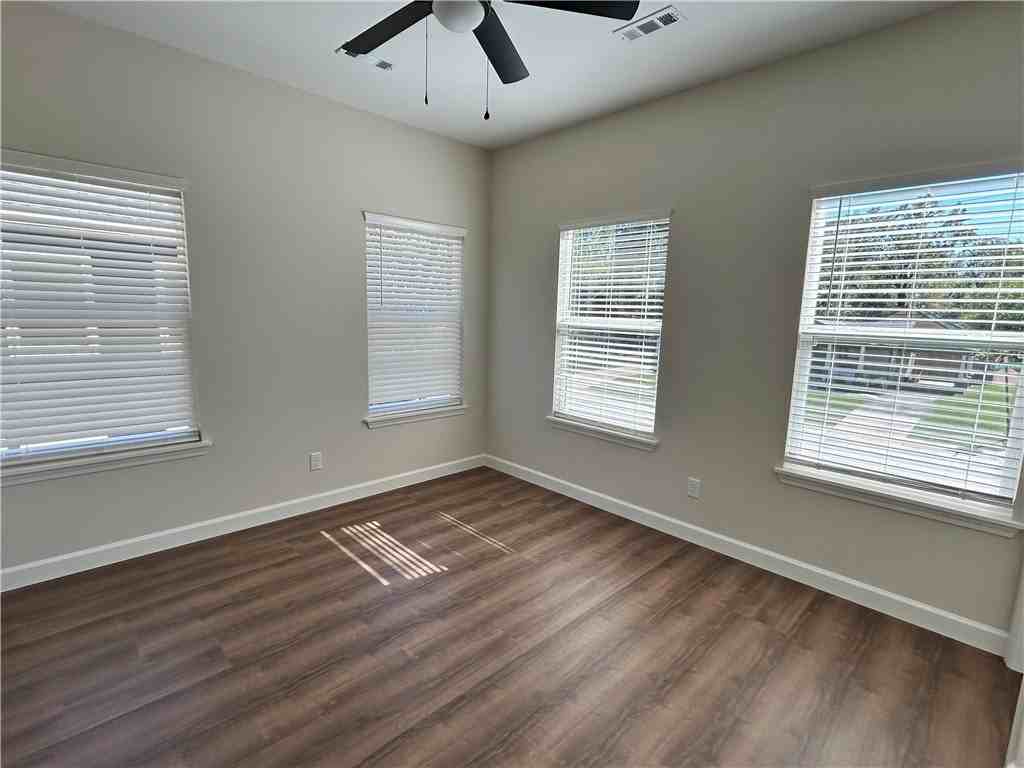 206 W Maple Ave #B - Photo 4 of 18