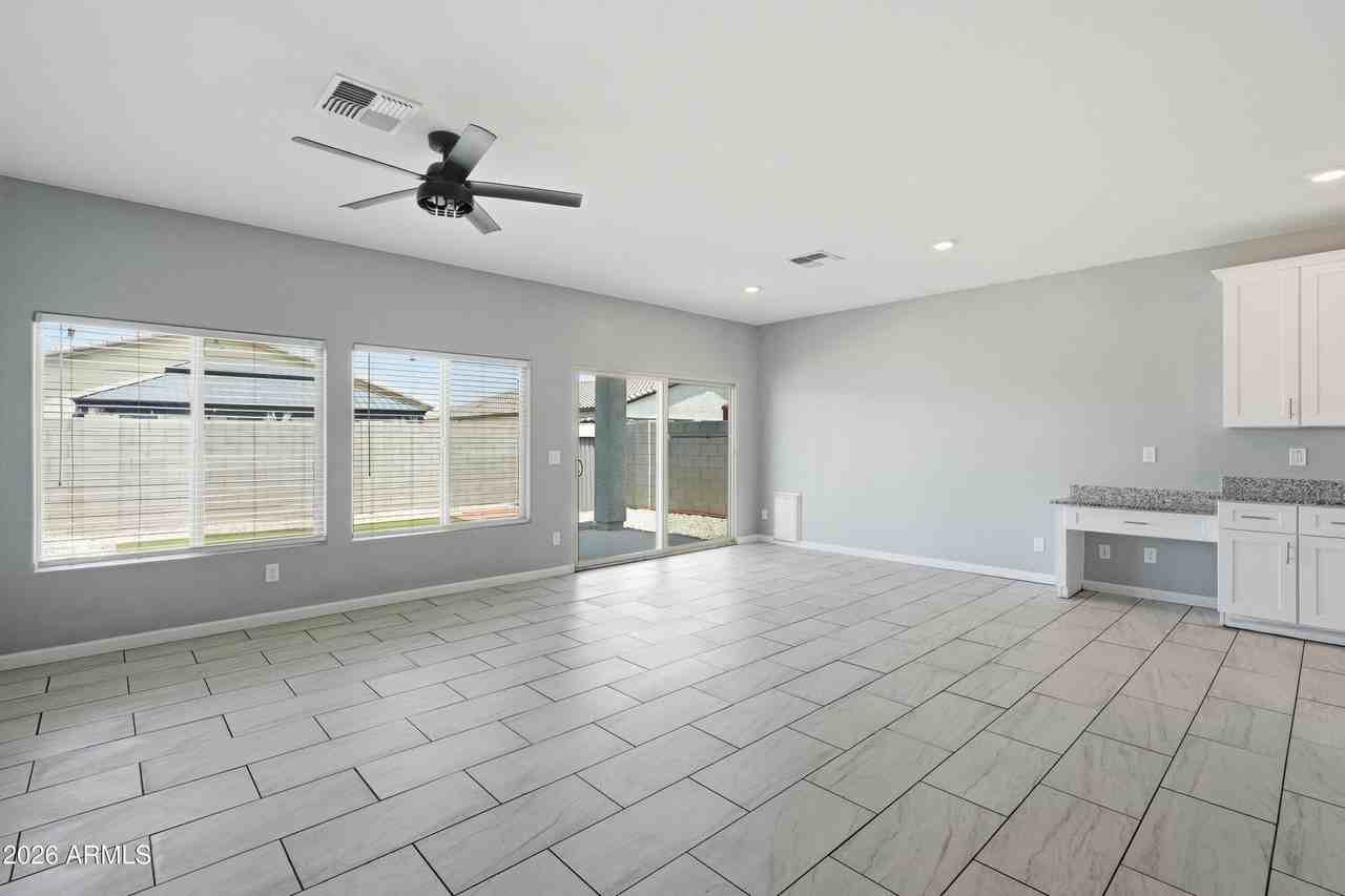 1692 W Aztec Dr - Photo 2 of 42