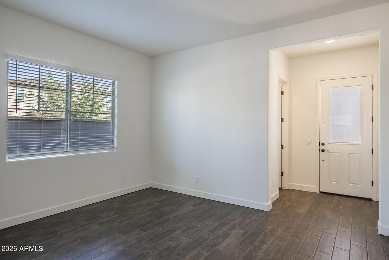 10863 W Luke Ave - Photo 3 of 32