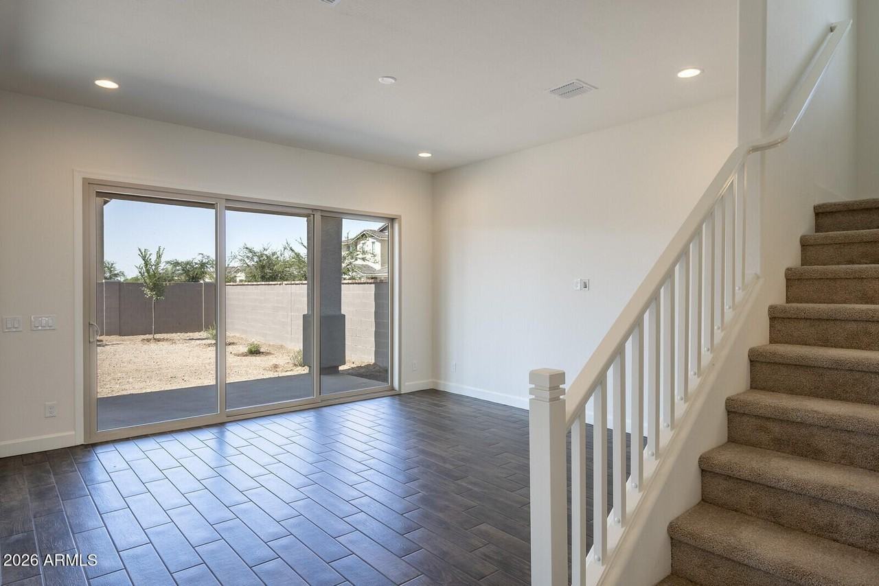 10863 W Luke Ave - Photo 6 of 32