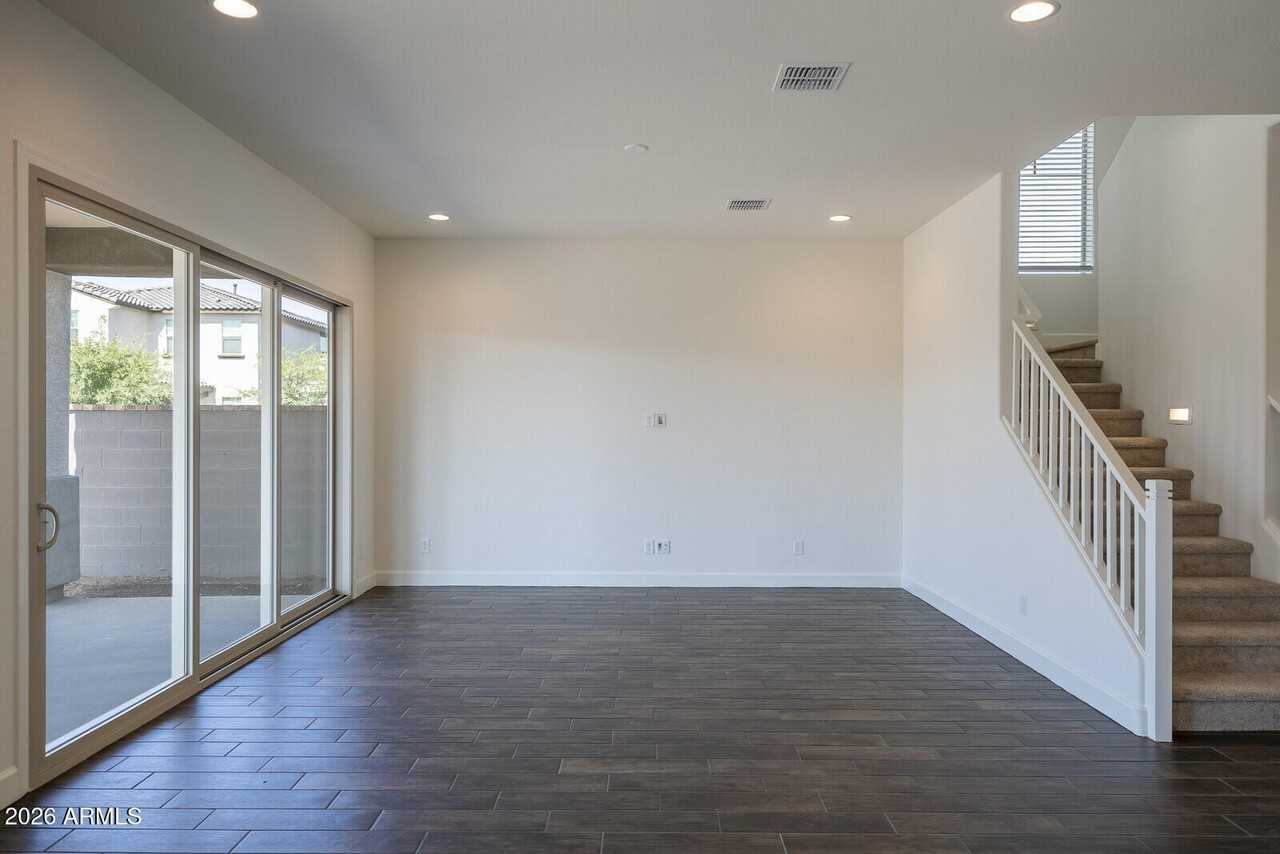 10863 W Luke Ave - Photo 7 of 32
