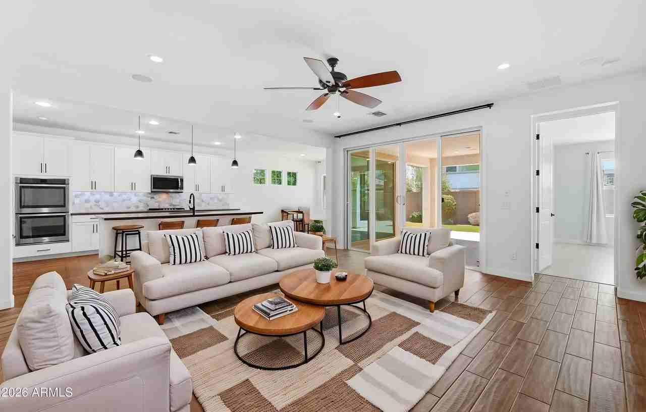 923 W Yellowstone Way - Photo 2 of 15