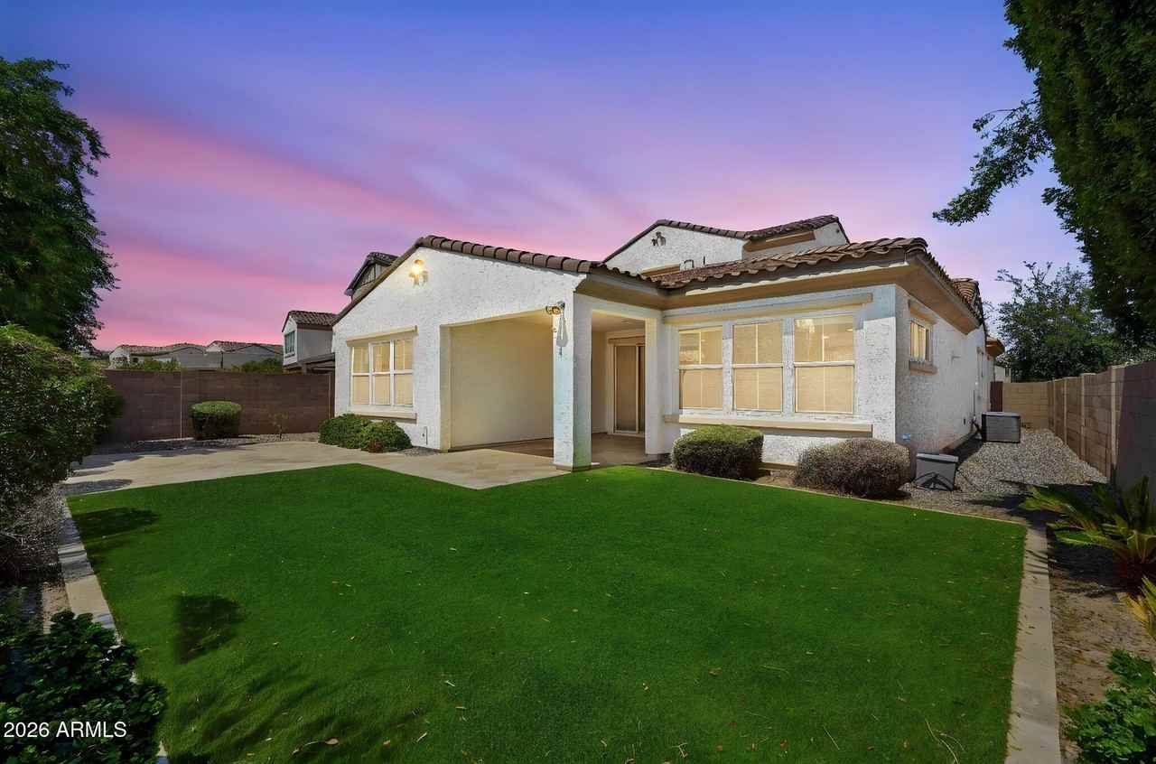 923 W Yellowstone Way - Photo 5 of 15