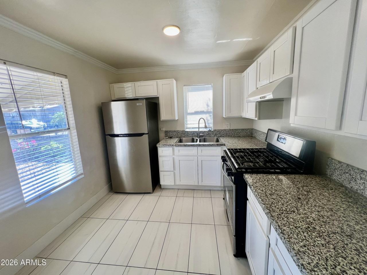 9622 N 12th Ave - Photo 6 of 30
