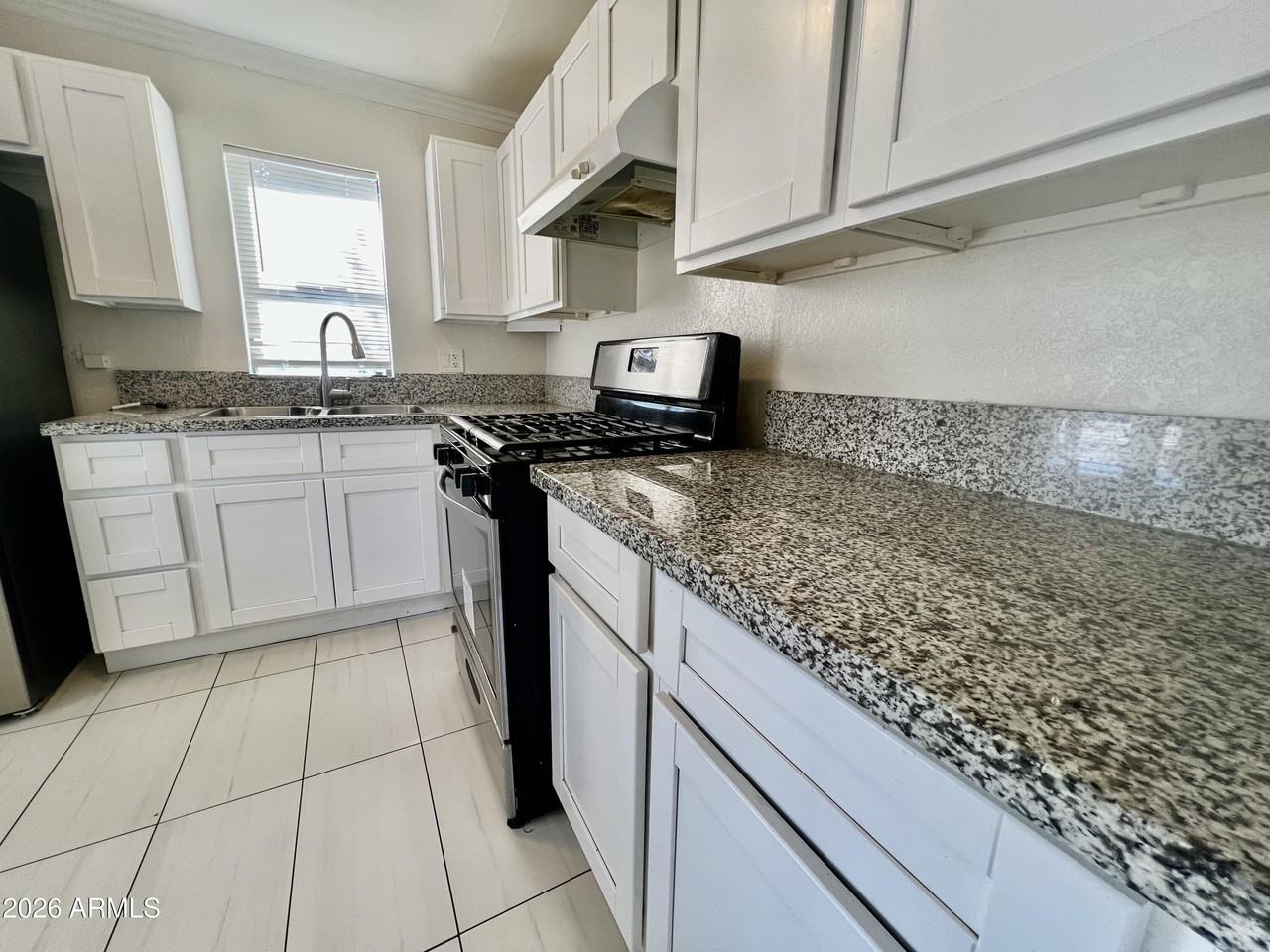 9622 N 12th Ave - Photo 7 of 30