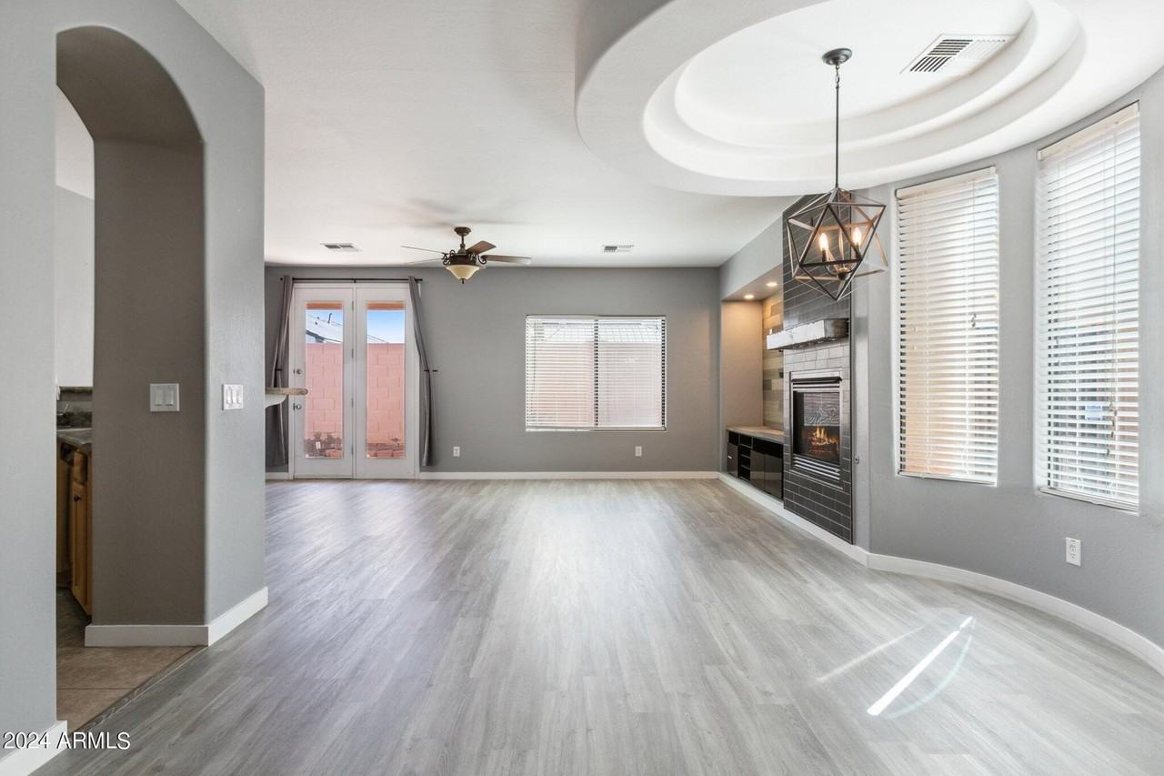 7727 S 45th Ln - Photo 5 of 26
