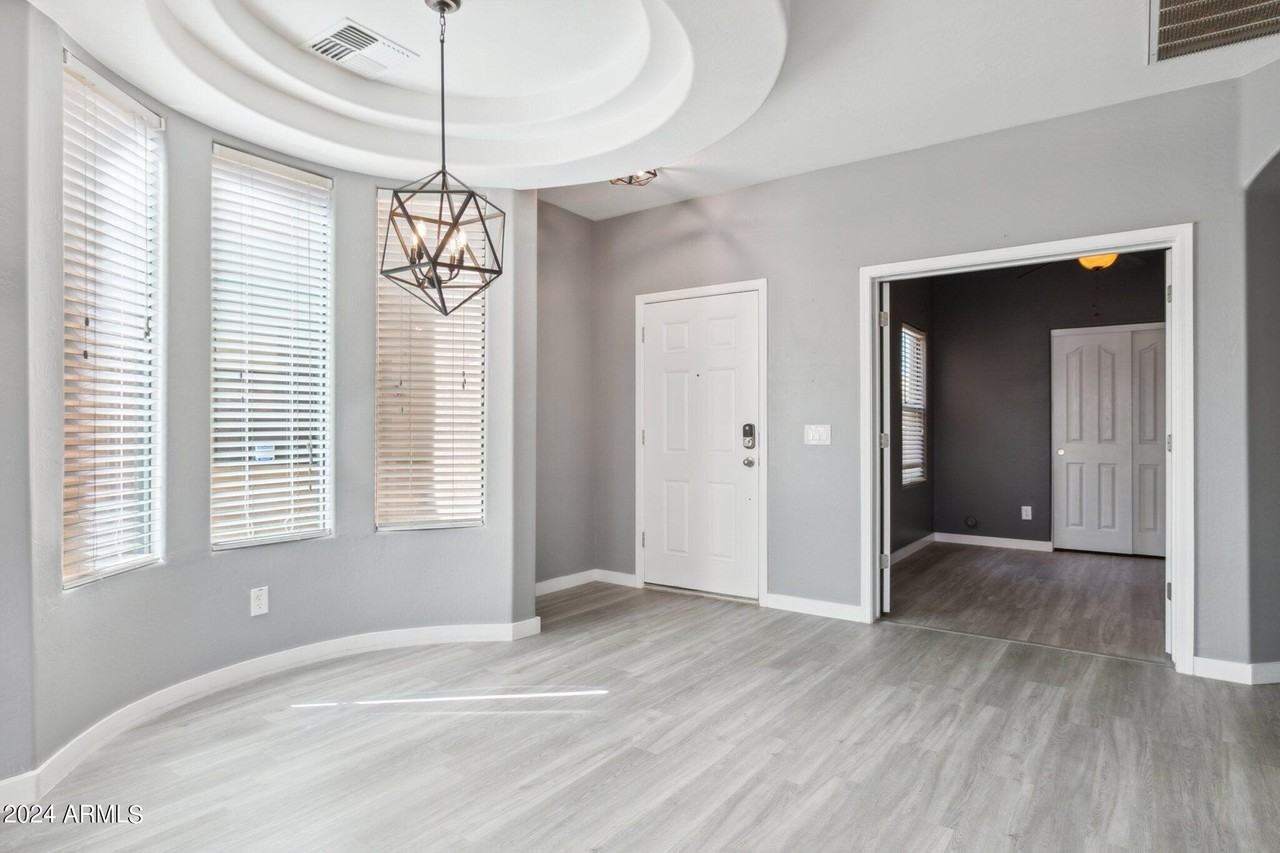 7727 S 45th Ln - Photo 6 of 26