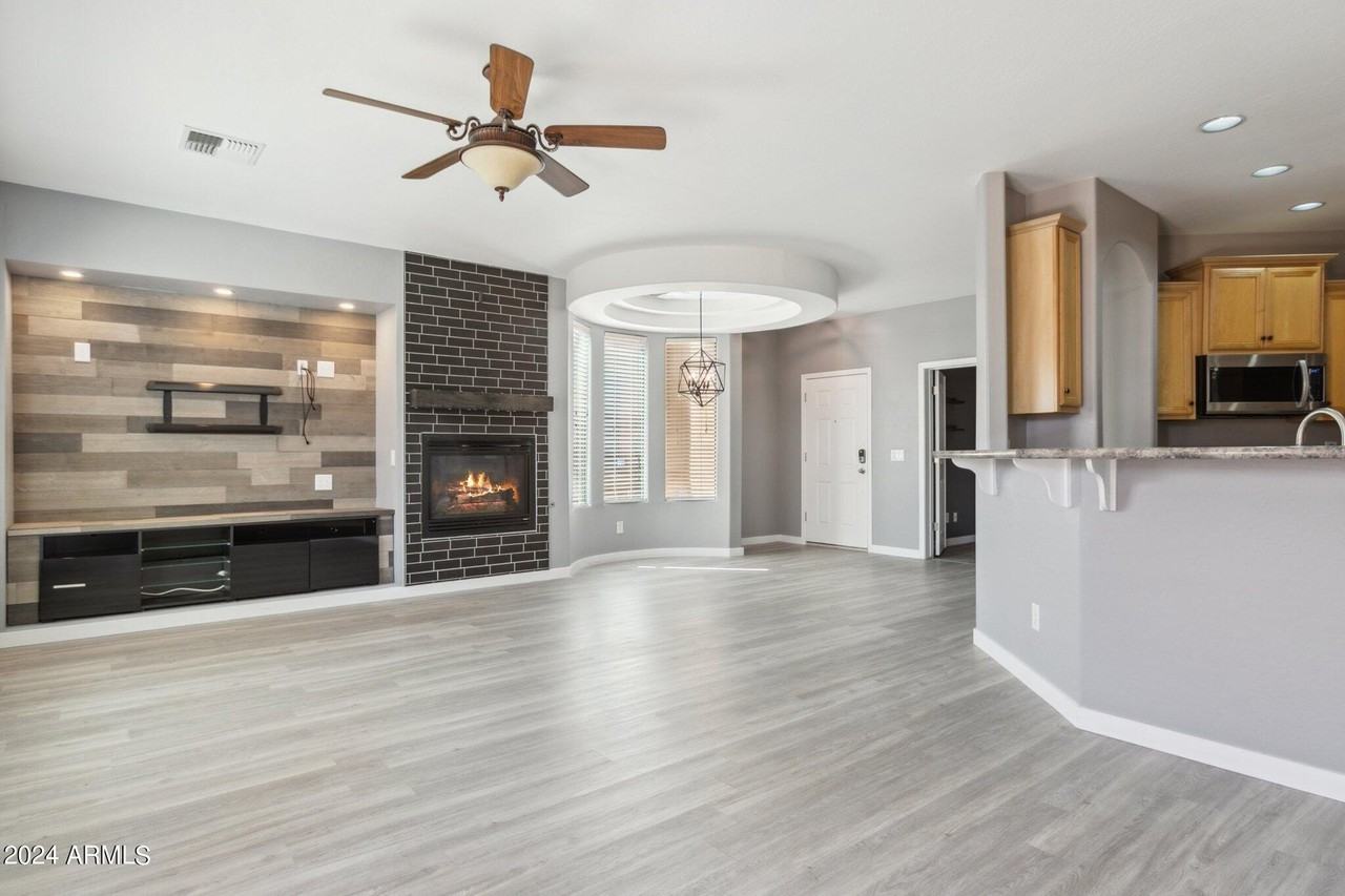7727 S 45th Ln - Photo 7 of 26