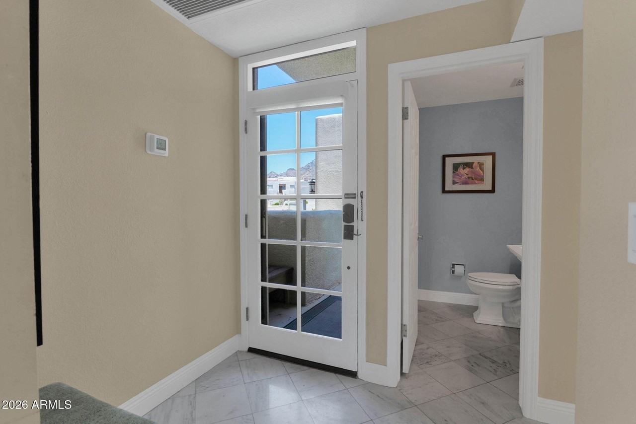 3033 E Rose Ln - Photo 3 of 33