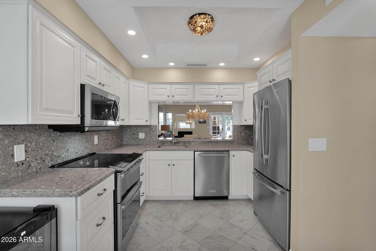 3033 E Rose Ln - Photo 6 of 33