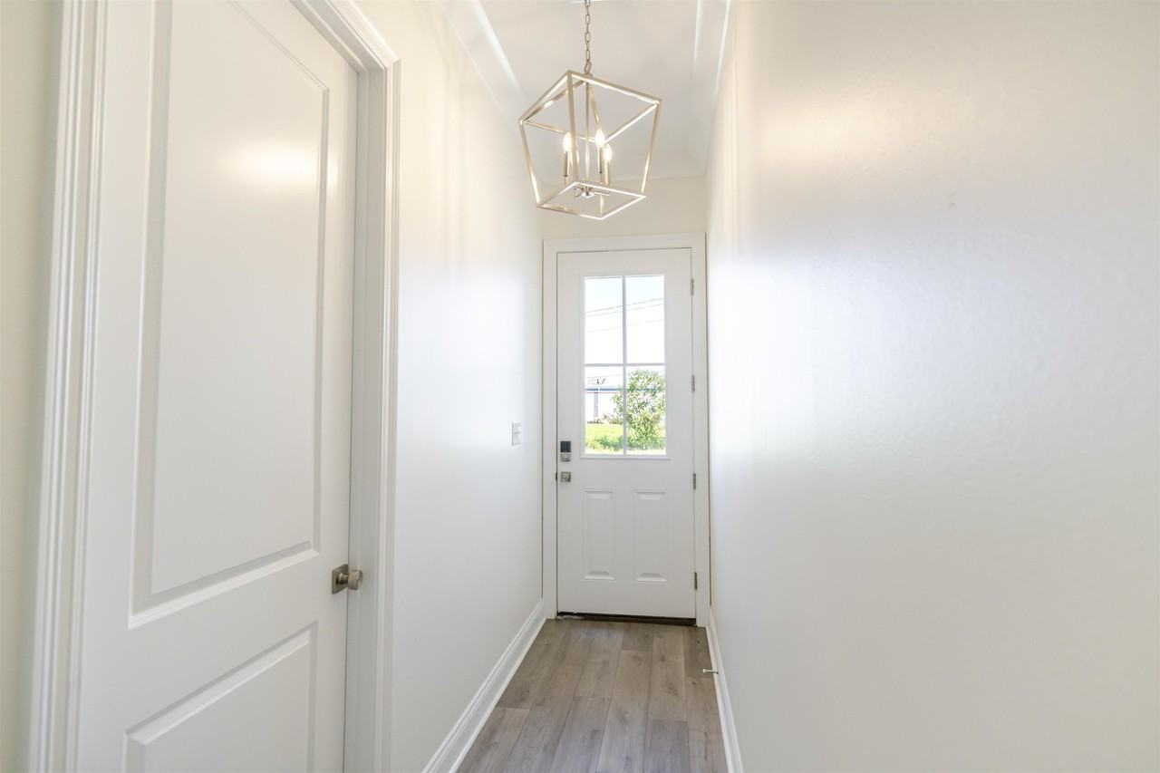 127 Emerson Dr - Photo 2 of 25