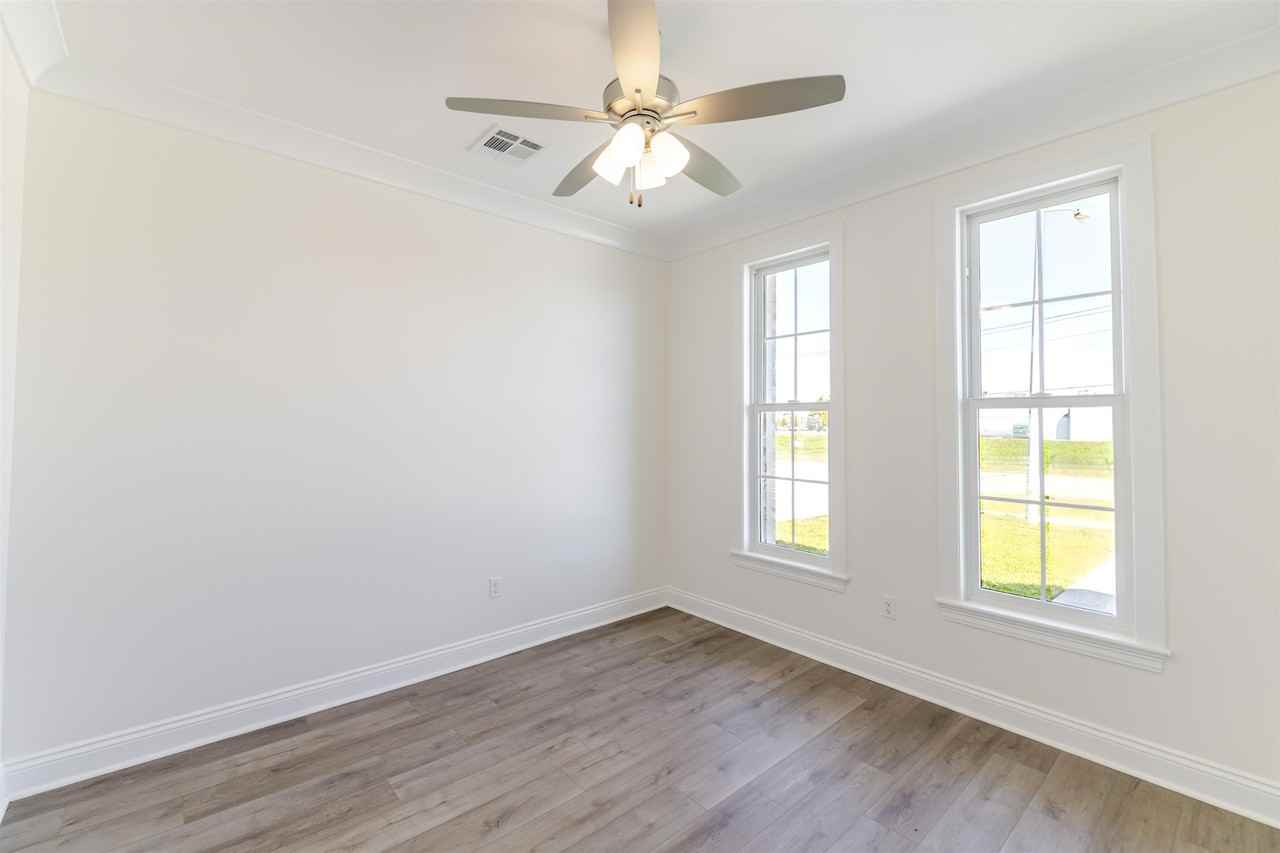 127 Emerson Dr - Photo 4 of 25