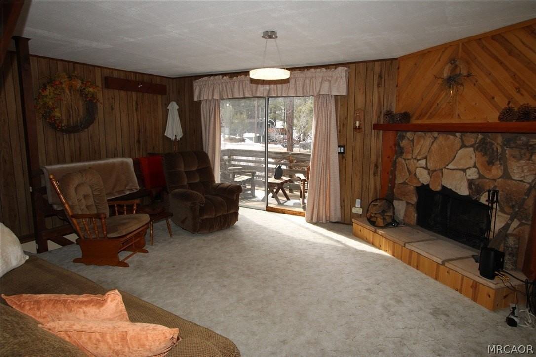 323 Hilltop Ln - Photo 4 of 22