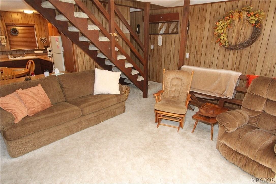 323 Hilltop Ln - Photo 5 of 22