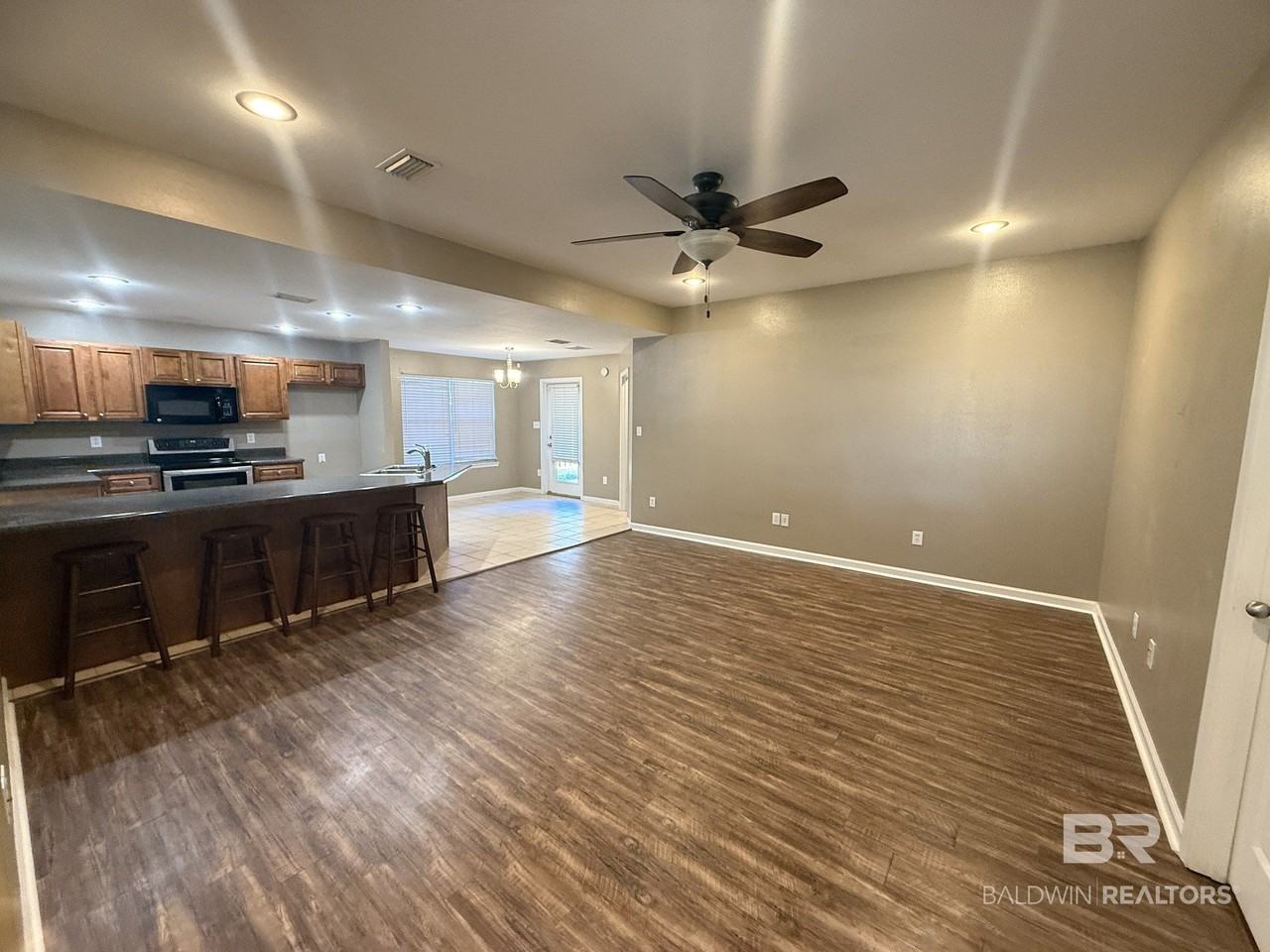 14611 Silver Oaks Loop - Photo 2 of 16
