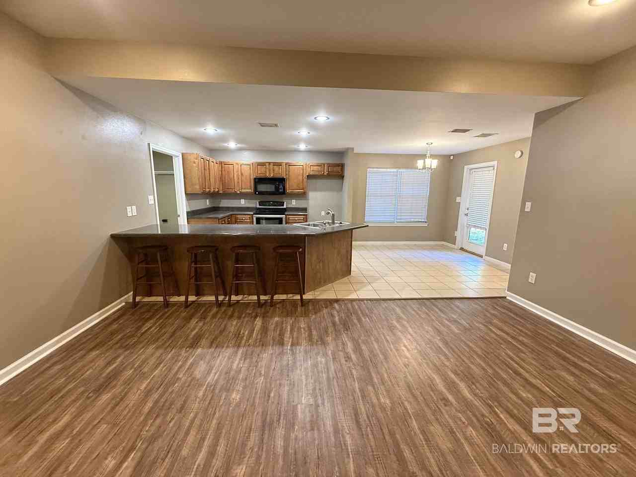 14611 Silver Oaks Loop - Photo 3 of 16
