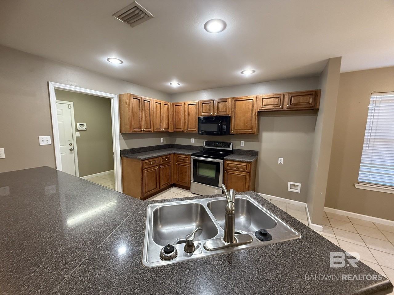 14611 Silver Oaks Loop - Photo 4 of 16