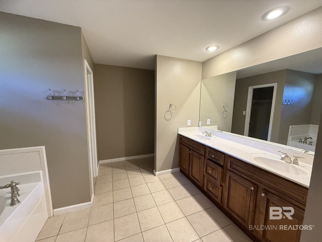 14611 Silver Oaks Loop - Photo 7 of 16