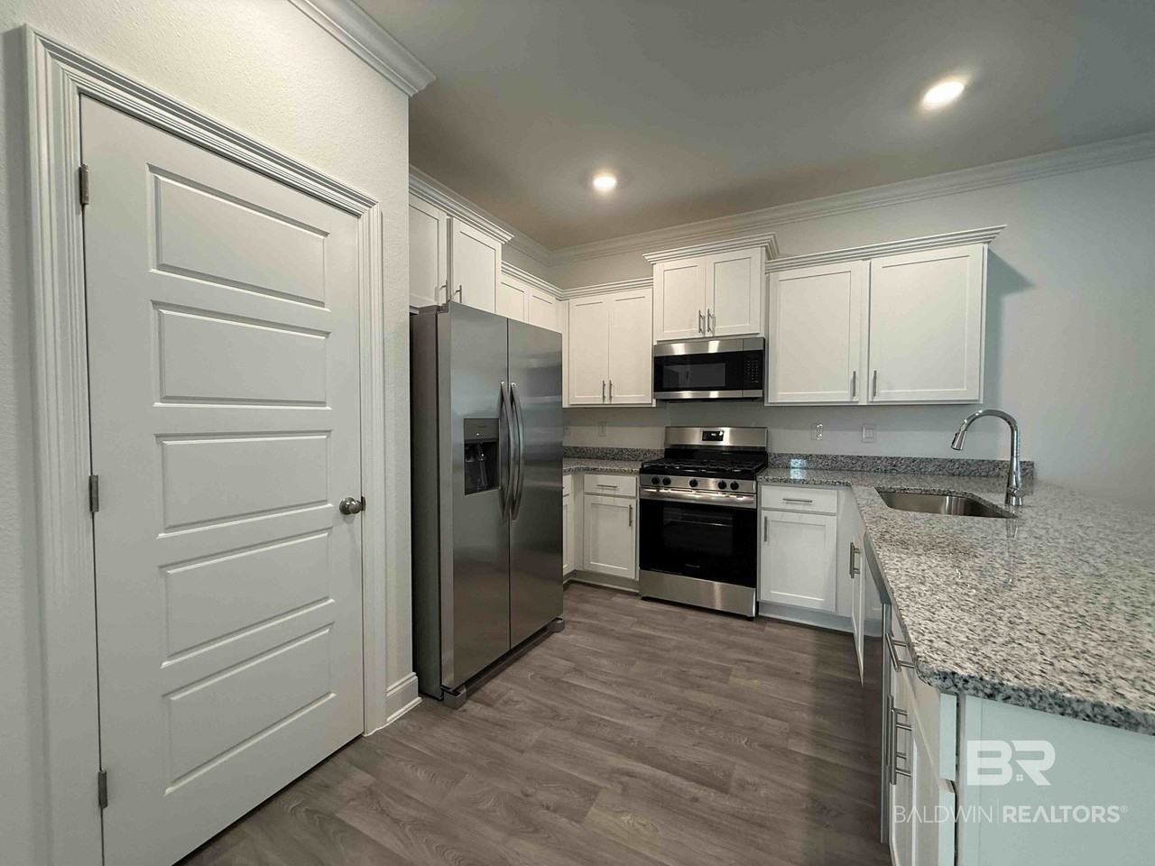 32682 Revere Dr - Photo 3 of 17