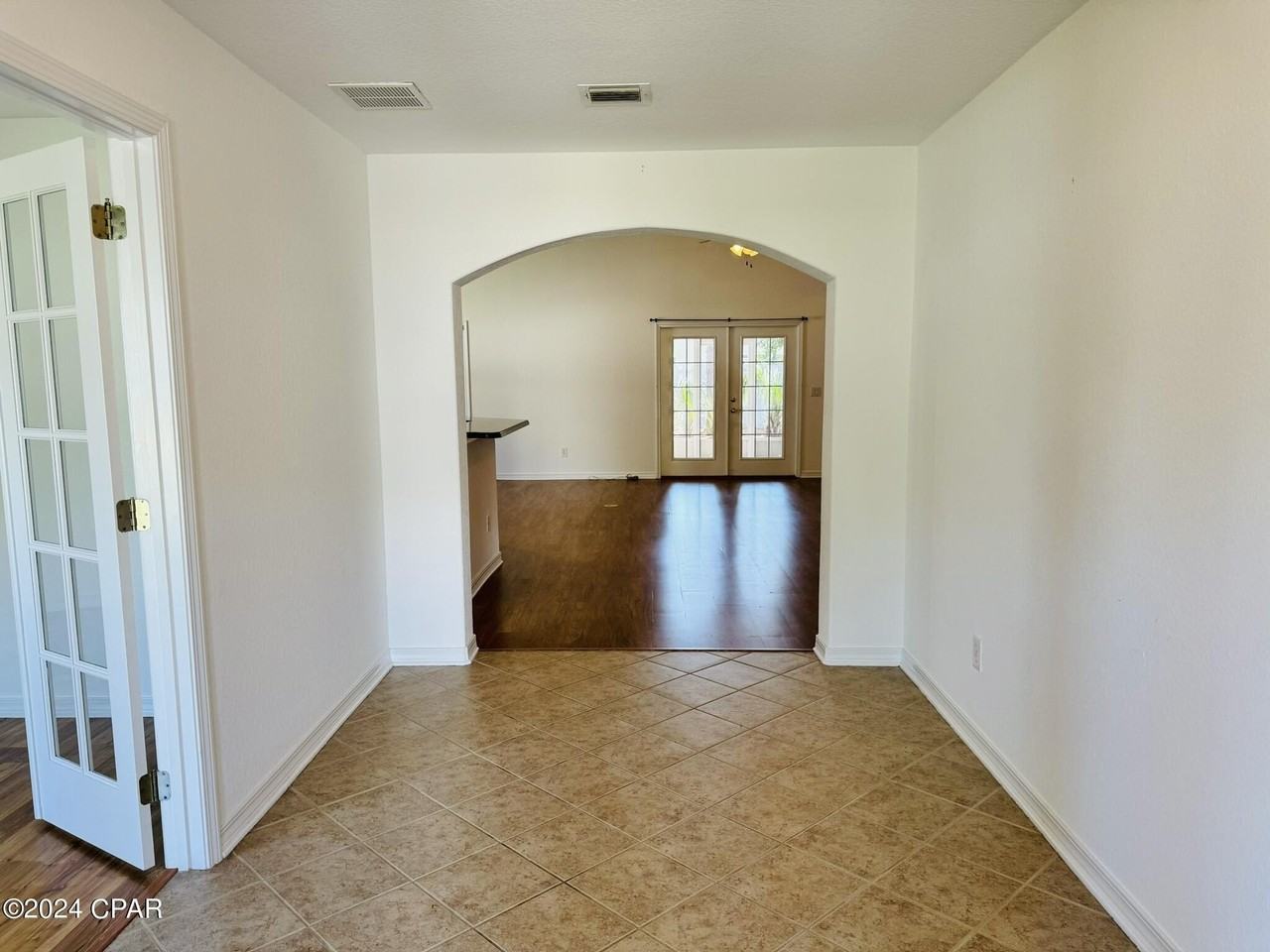 207 Windsor Way - Photo 5 of 47