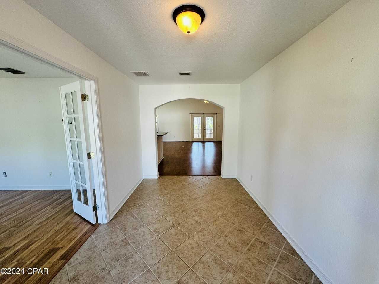 207 Windsor Way - Photo 6 of 47