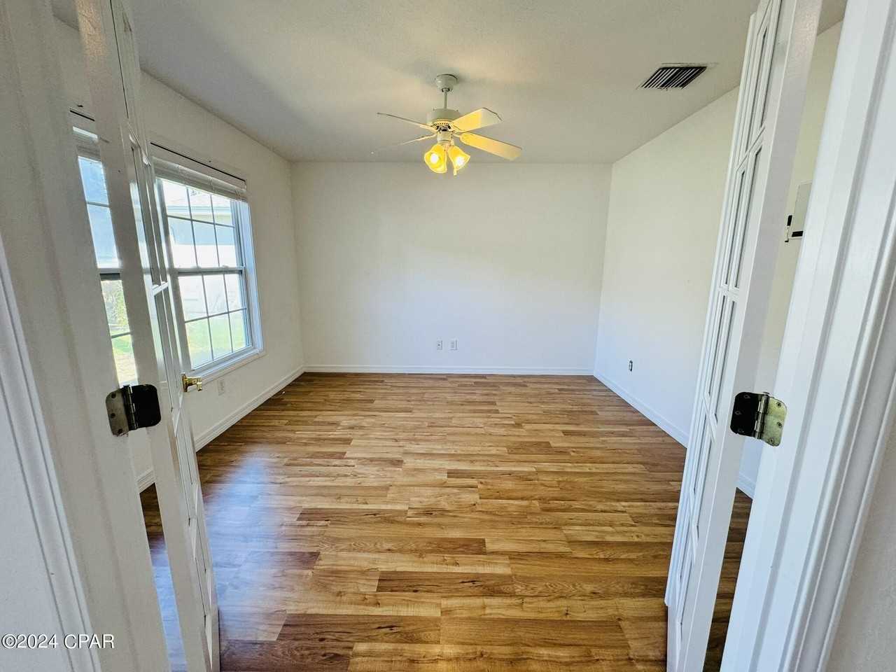 207 Windsor Way - Photo 7 of 47