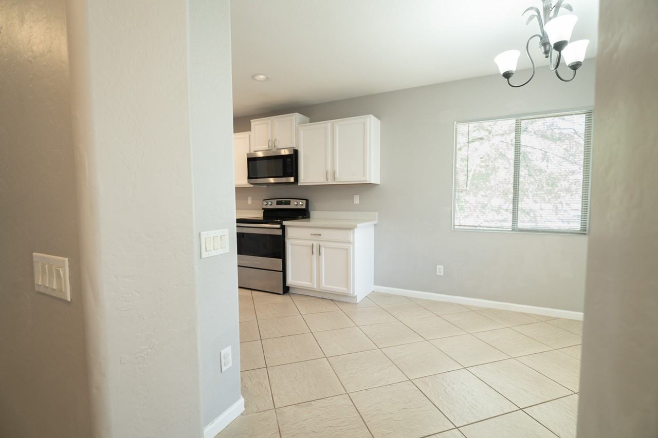 1744 E Maddison Cir #1 - Photo 3 of 16