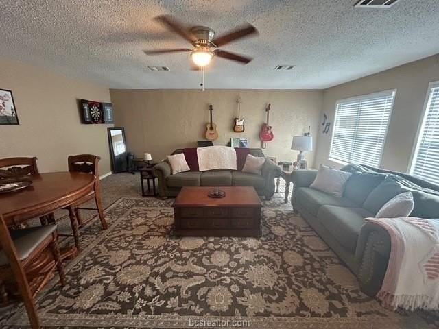 1606 Lemon Tree Ln - Photo 4 of 18