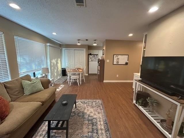 1606 Lemon Tree Ln - Photo 6 of 18