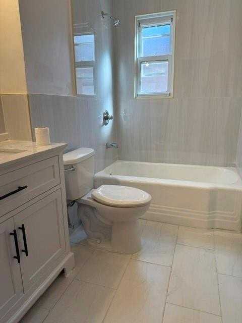 987 E 42nd St #2 - Photo 3 of 3