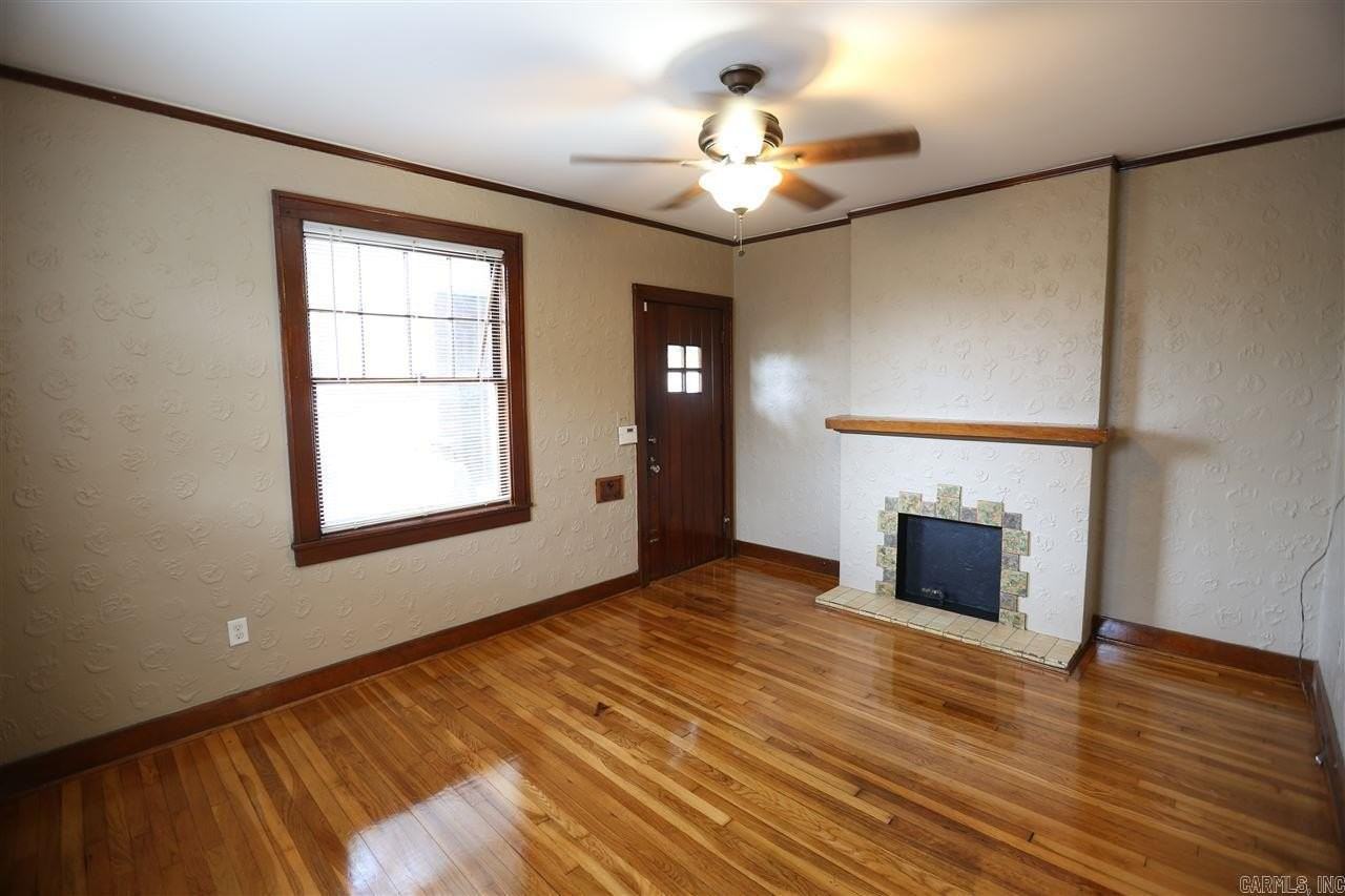 301 Thayer St #B - Photo 3 of 25
