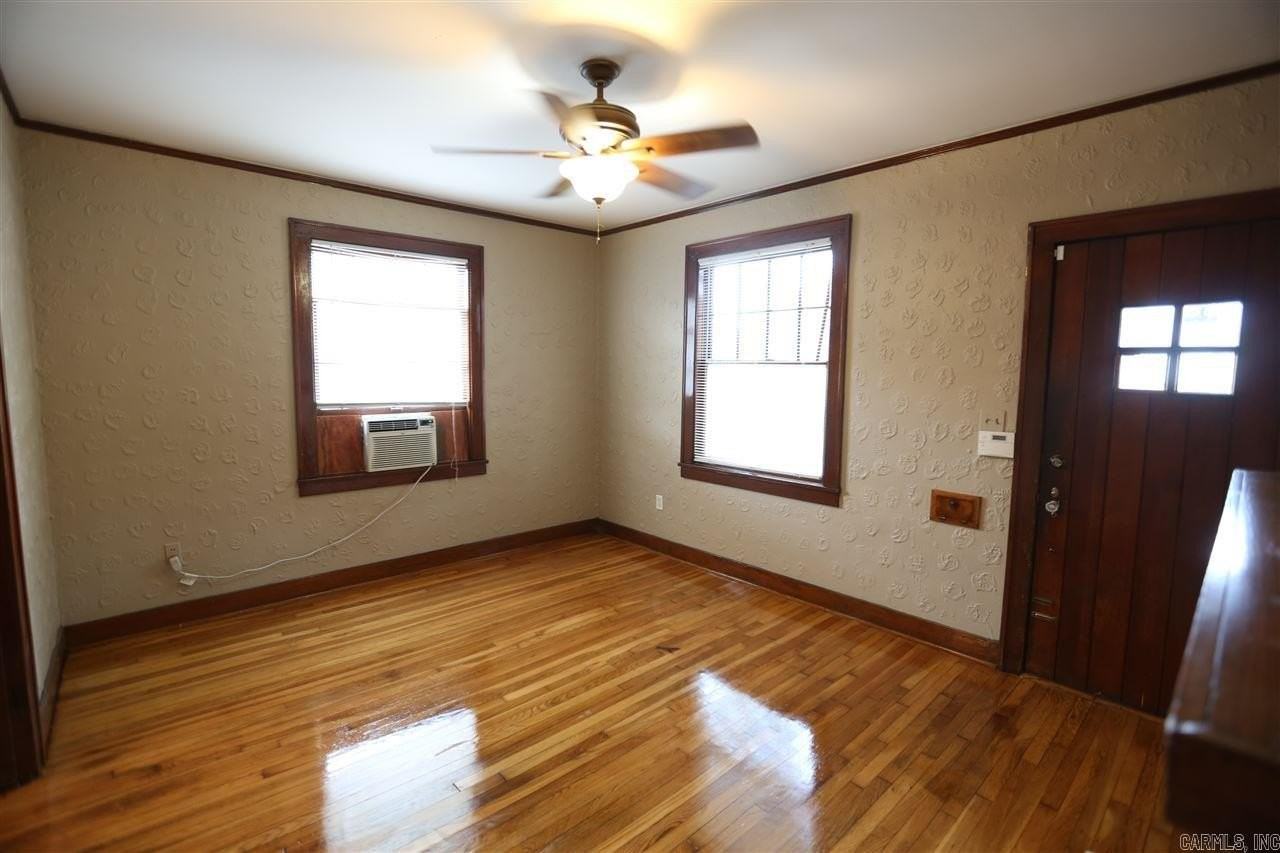 301 Thayer St #B - Photo 4 of 25