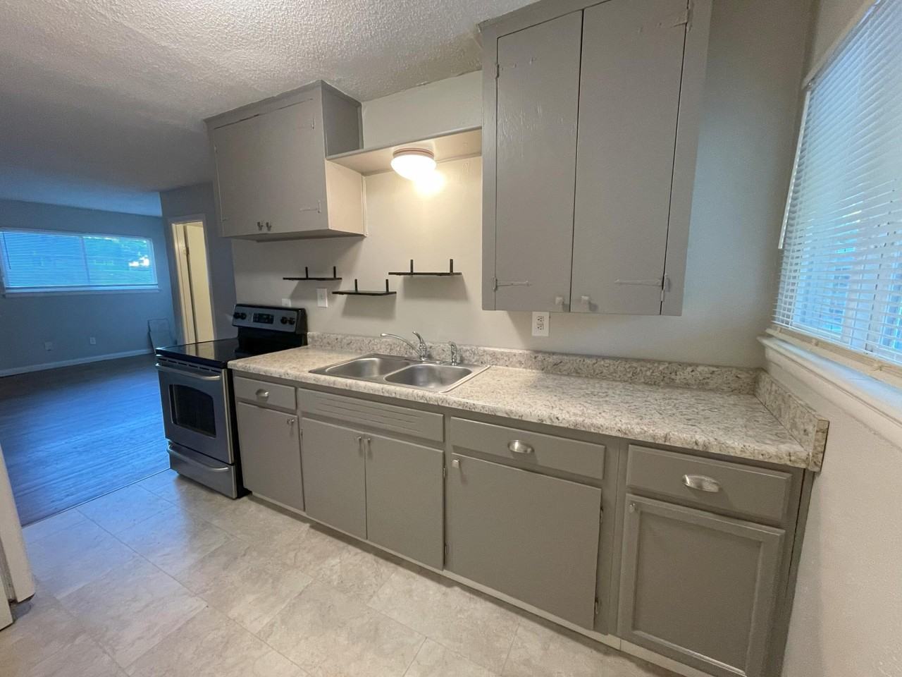 314 S Moore Rd - Photo 3 of 14