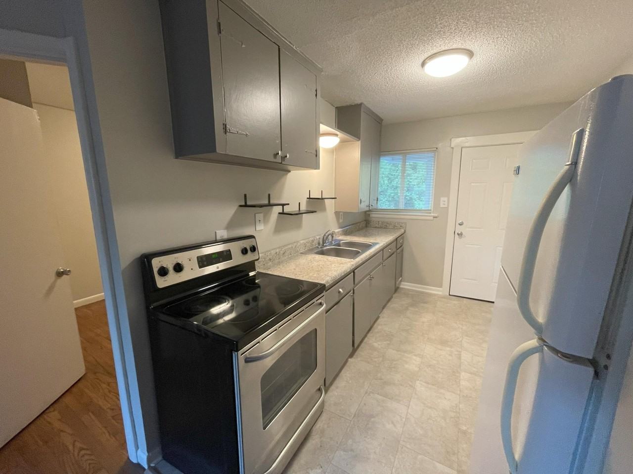 314 S Moore Rd - Photo 4 of 14