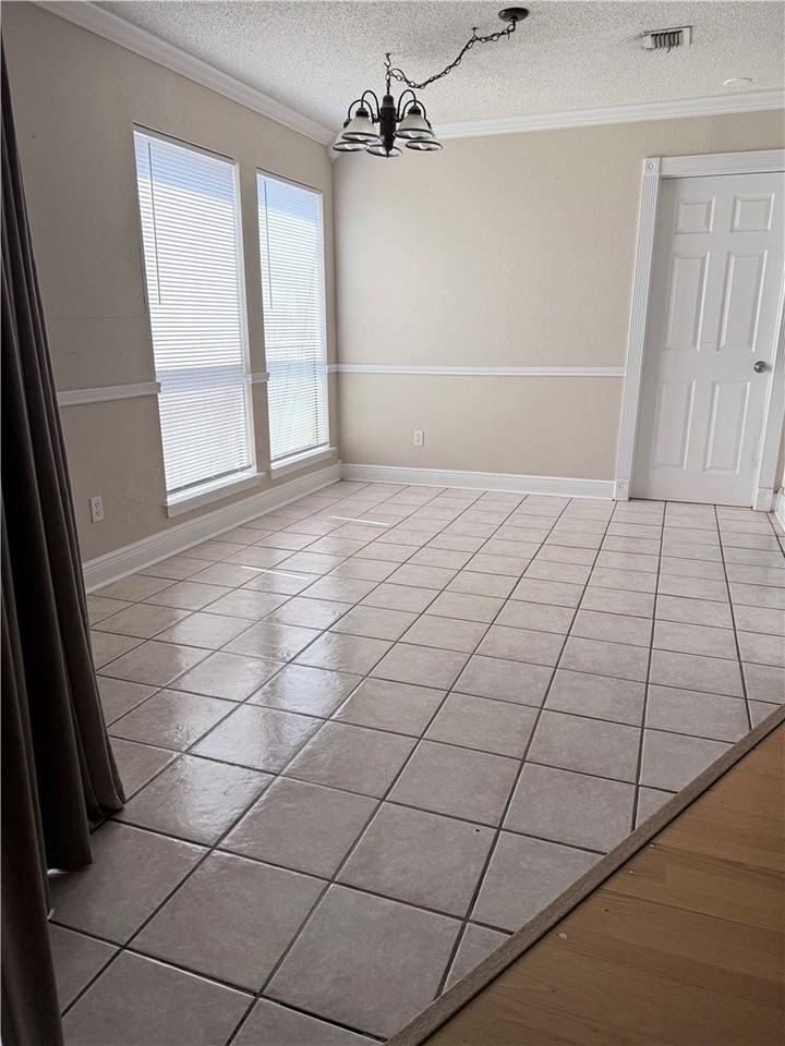 4645 Vail St - Photo 4 of 25