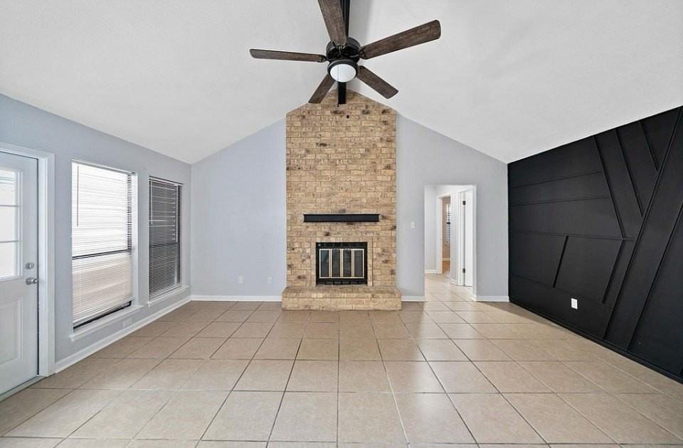 7021 Rivergate Dr - Photo 3 of 19